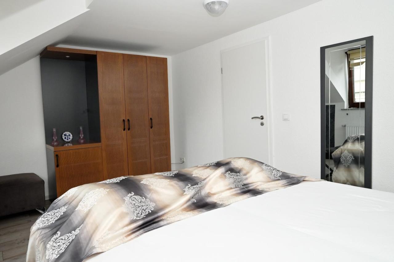 Ferienwohnung&Aparts By Kispet Group Hotels In Oberhausen Oberhausen  Buitenkant foto